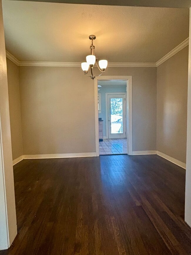 Building Photo - Cute Cottage For Rent!
