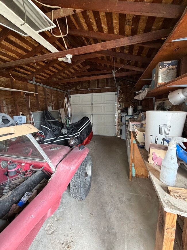 Building Photo - Charming and spacious Needles home