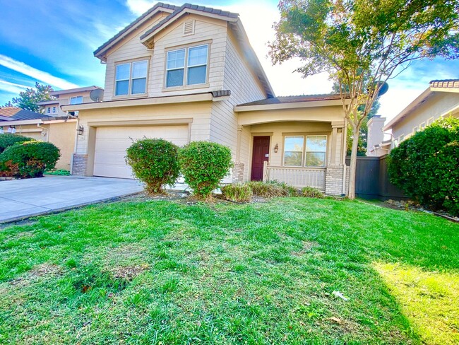 Building Photo - NEWLY RENOVATED, VERY CLEAN 5 BED, 3 BATH,...