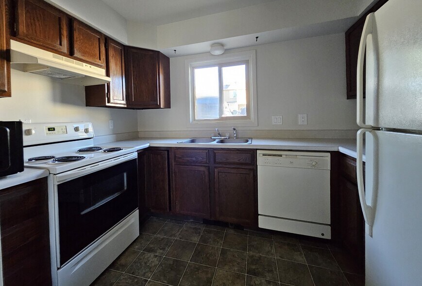 2 bed/1.5 bath with garage - 1935 Edwards Dr