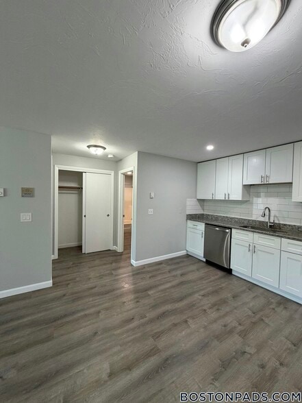 Building Photo - 437 Sunderland Rd