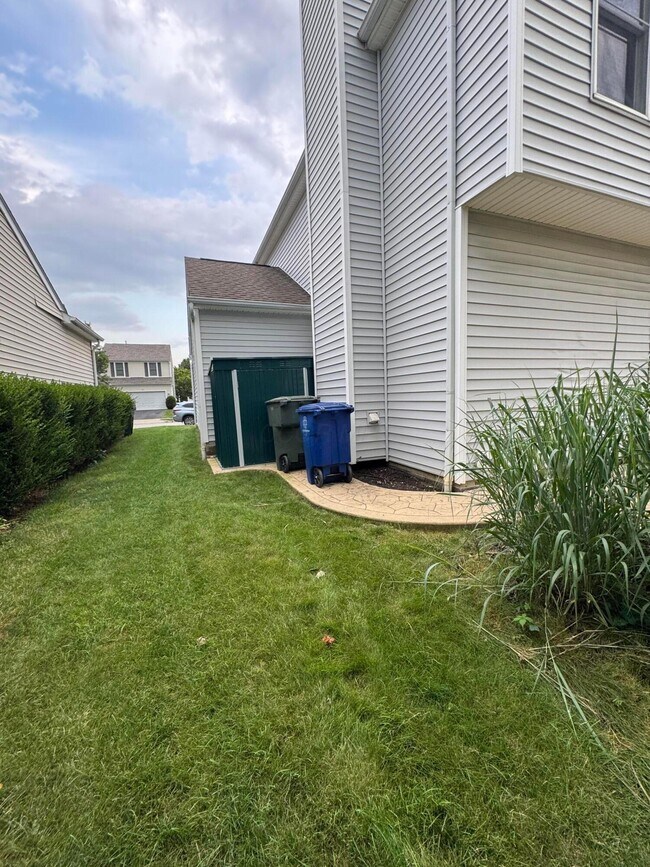Building Photo - 8577 Clover Glade Dr