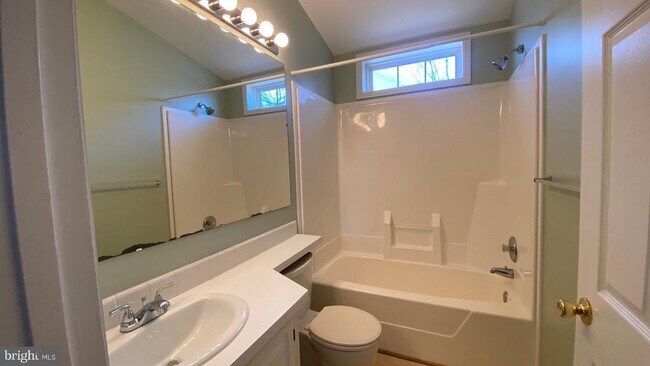 Building Photo - 7642 Bluff Point Ln