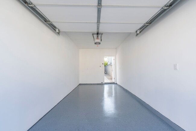 Building Photo - Cozy Home in Culver City!