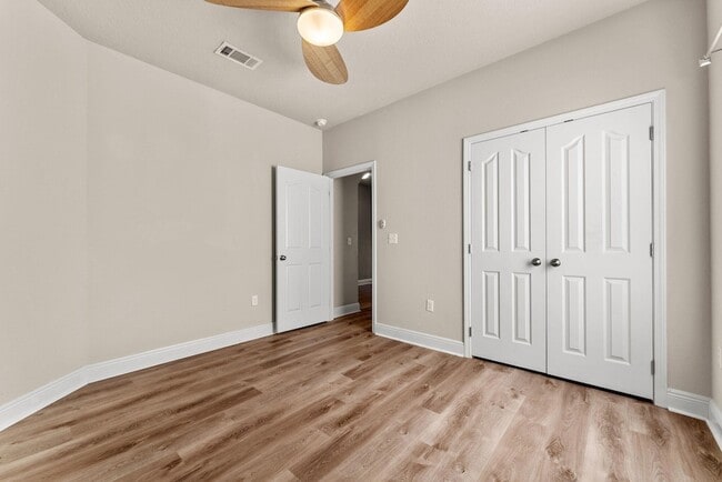 Building Photo - 554 Camellia Ct