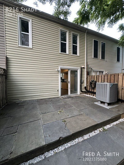 Building Photo - 8216 Shady Spring Dr