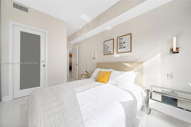 Building Photo - 253 NE 2nd St