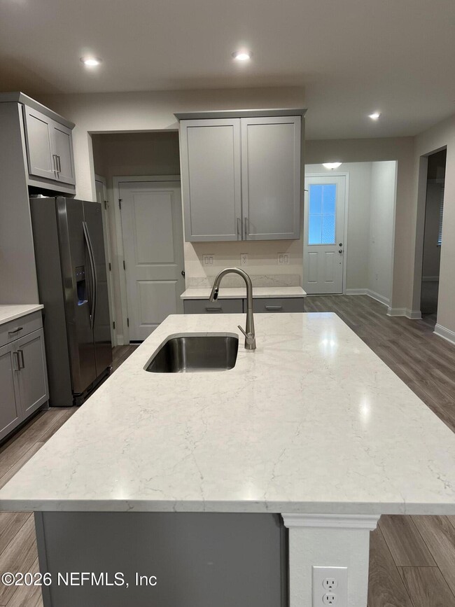 Building Photo - 504 Blue Daze St