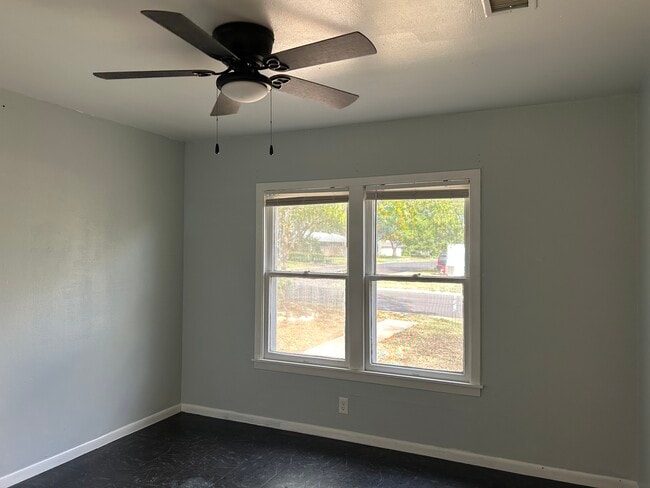 Building Photo - 1802 Vine St