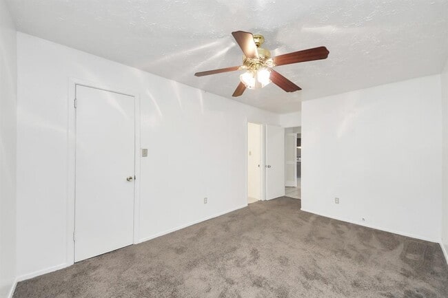Building Photo - 13610 Piney Oaks Dr