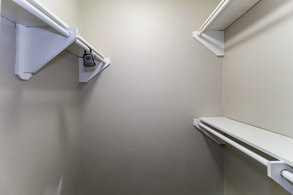 Building Photo - 6628 Brookdale Dr