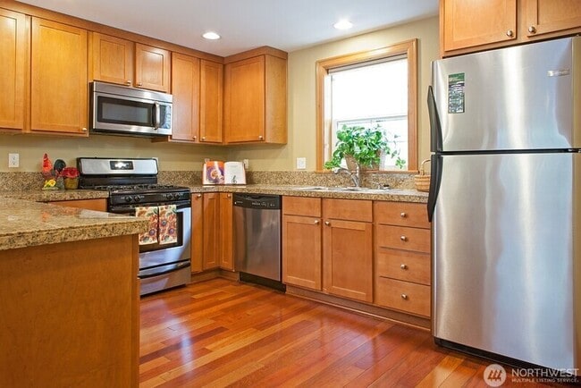 Building Photo - 1027 NE 123rd St