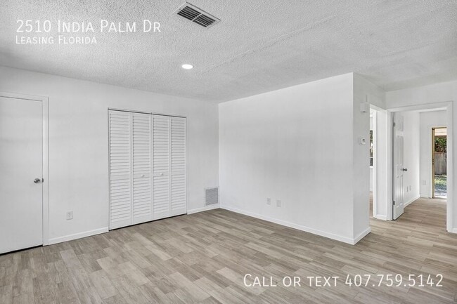 Building Photo - 2510 India Palm Dr