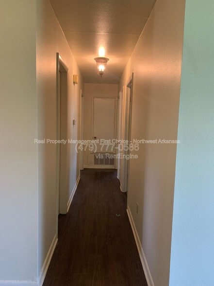 Building Photo - 1039 W Bel Air Dr