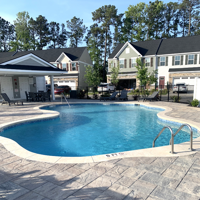 Building Photo - 325 Golan Cir