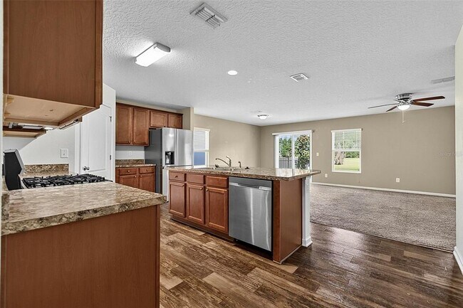 Building Photo - 137 Fairway Ct