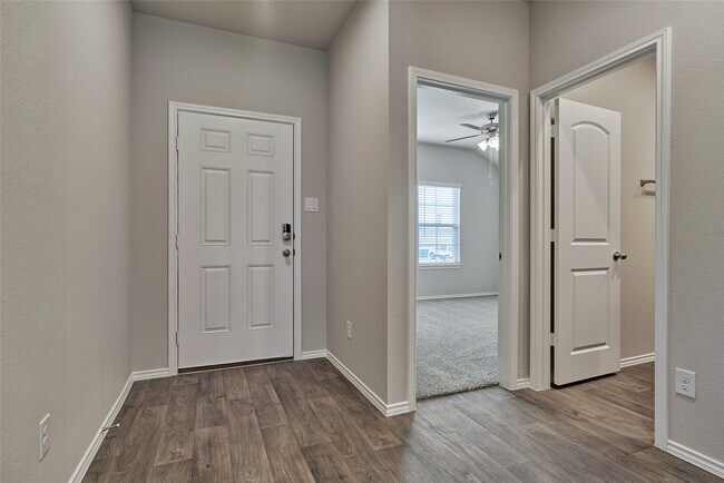 Building Photo - 13868 Rock Island Trl