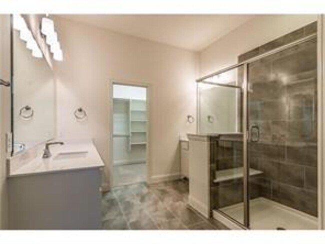Building Photo - 7108 Mitchell Dr