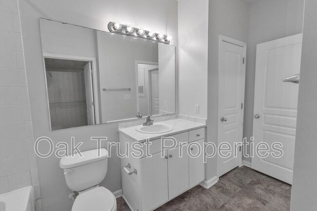 Building Photo - 100 Bucksley Ln