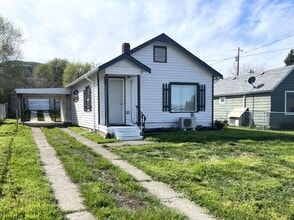 Building Photo - Remodeled Cottage