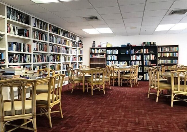 Building Photo - 110 Lake Emerald Dr