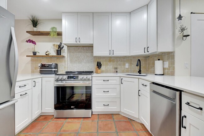Building Photo - 500 Crosswinds Dr