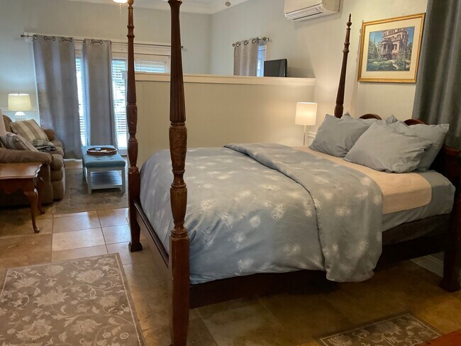 Building Photo - 30 E 67th St