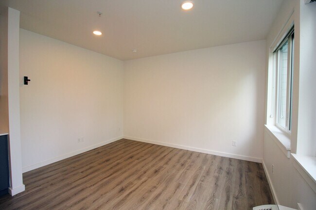 Building Photo - 2919 SE Division St