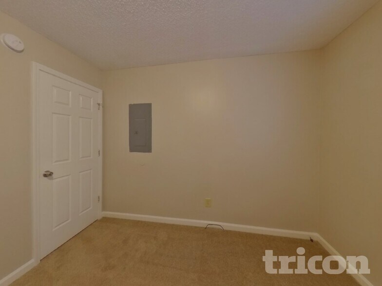 Building Photo - 120 Stockland Rd