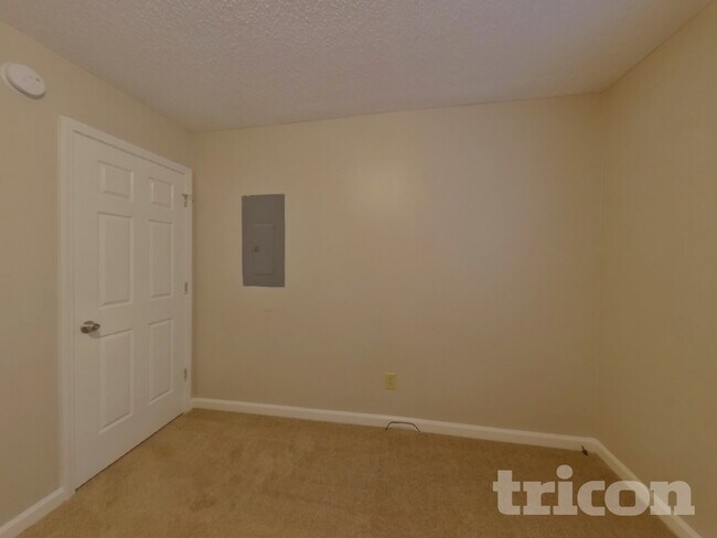 Building Photo - 120 Stockland Rd