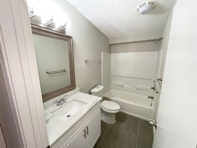 Building Photo - 128 Hall Dr S