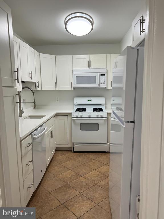 Building Photo - 11623 Vantage Hill Rd