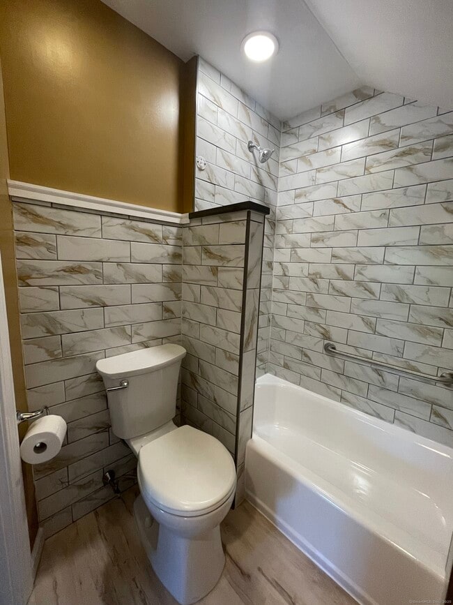 Building Photo - 161 Hoadley Rd