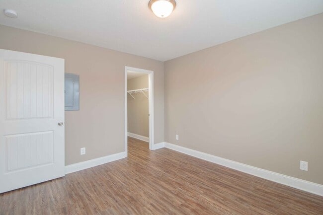 Building Photo - 325-D Landrum Pl