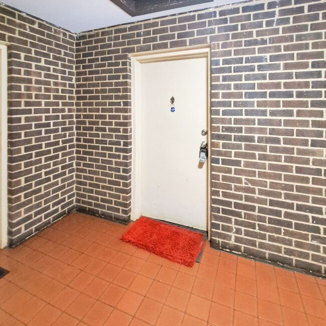 Building Photo - 10244 Prince Pl