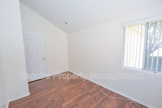 Building Photo - 93 Azusa Ave