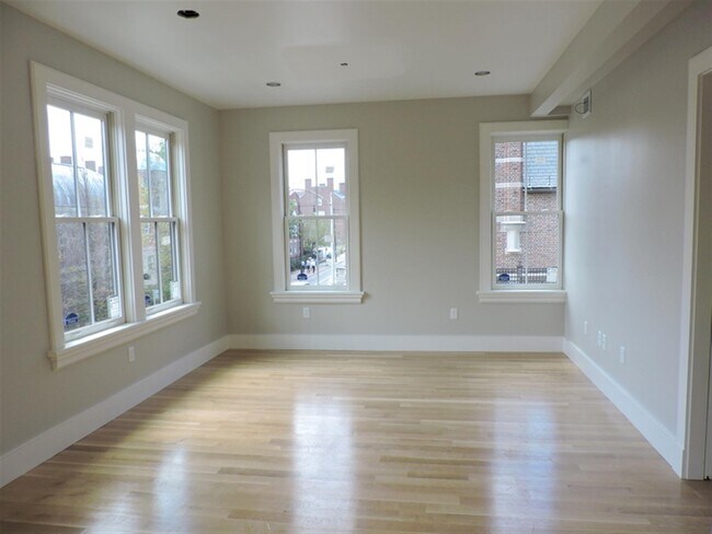 Building Photo - 40 Bow St