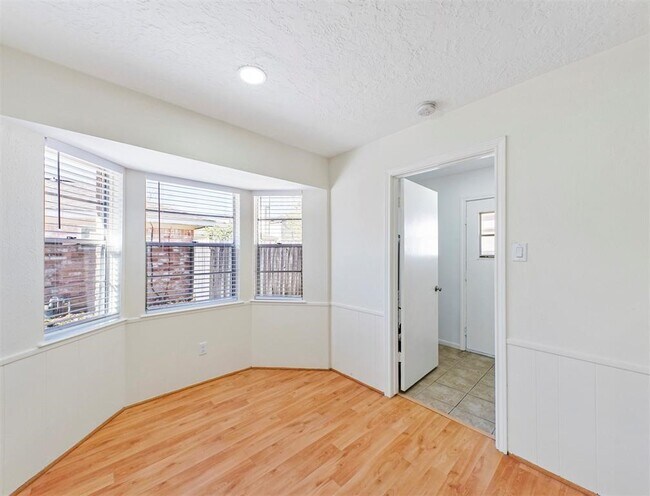 Building Photo - 14006 Briarworth Dr