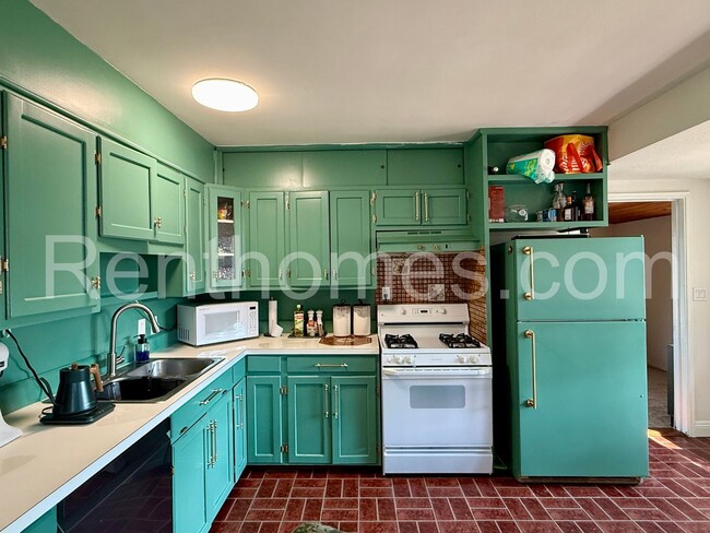 Building Photo - 3839 Jodi St