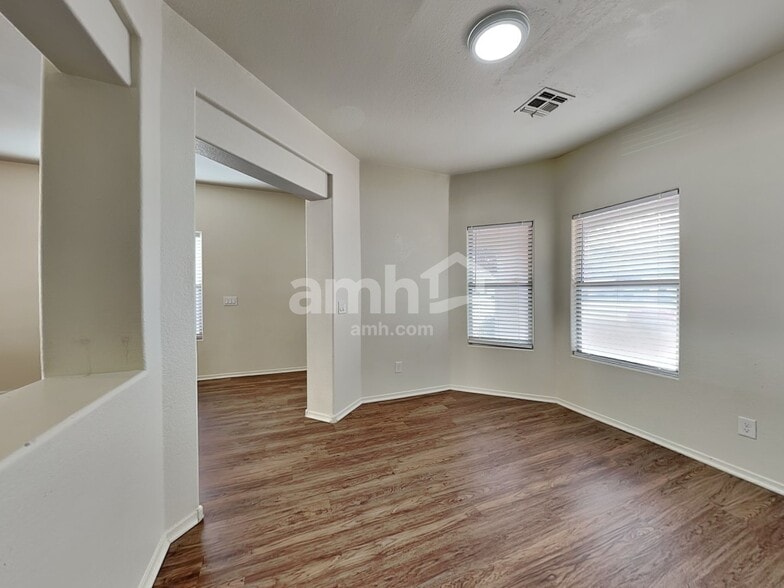 Building Photo - 12930 W Clarendon Ave