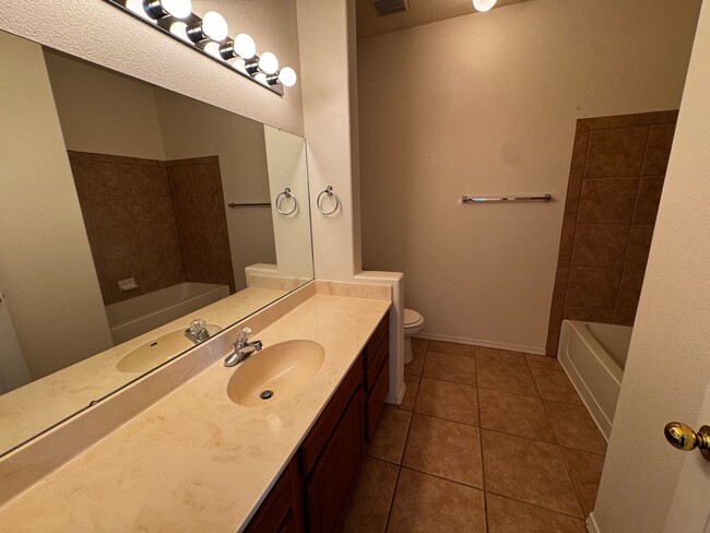 Building Photo - Beautiful townhome in a gated community.