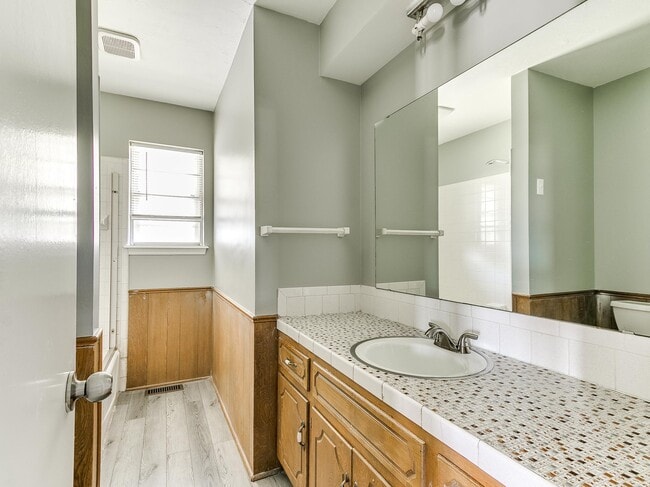 Building Photo - 4405 N Chapman Ave