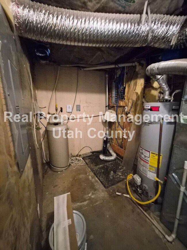 Building Photo - 75 E 1864 S St