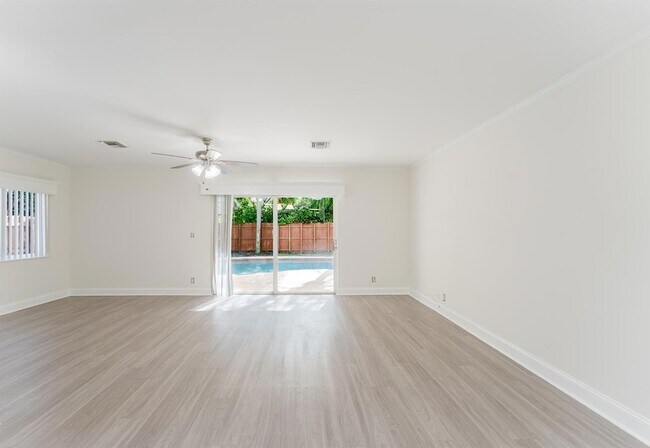 Building Photo - 302 NE 36th St