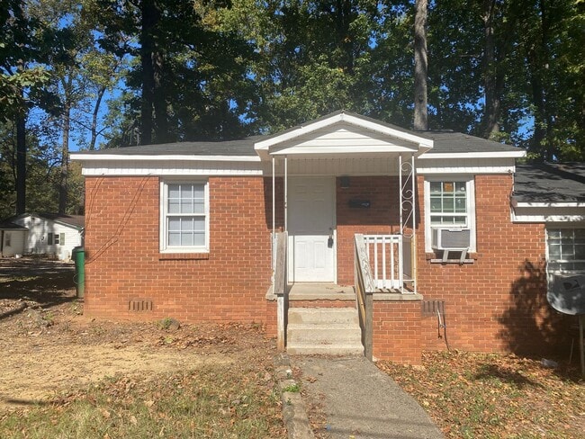 Primary Photo - Cozy 2-Bedroom 1-Bath in Charlotte