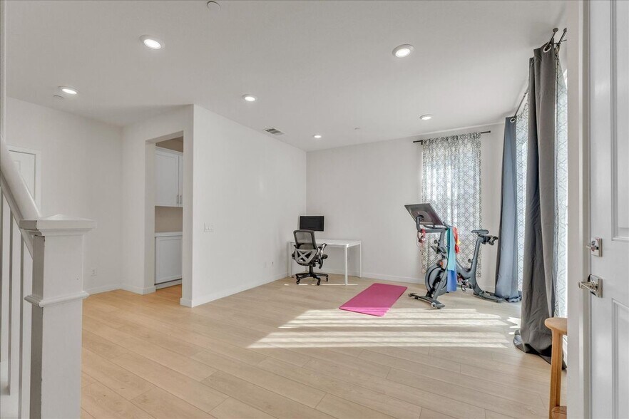 Building Photo - 27116 Vly Oak Pl