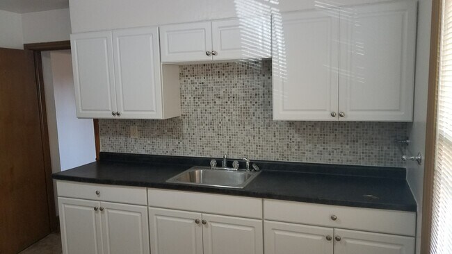 Building Photo - 3118-3132 N 76th St