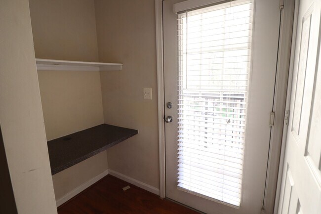 Building Photo - Rare 2BR 2BA 2 Level Condo With Garage