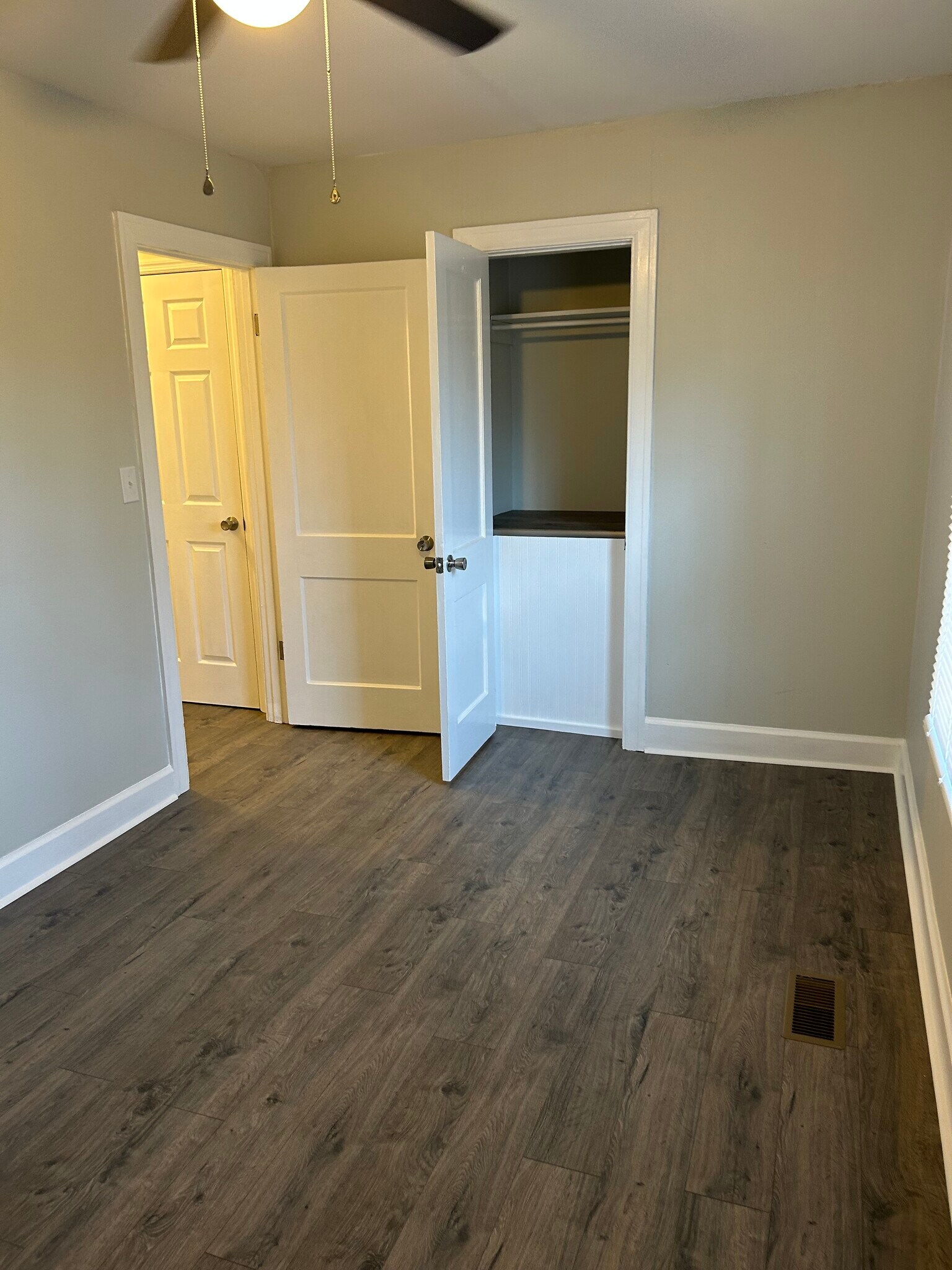 Building Photo - 600 Villard Dr