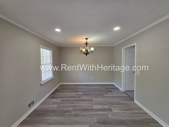 Building Photo - 7016 Skyline Dr